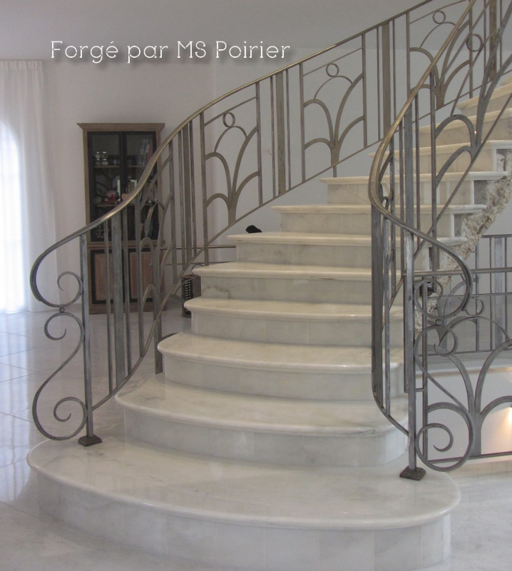 Modèle Art Déco sur escalier en marbre, rampe fer forge d'intérieur